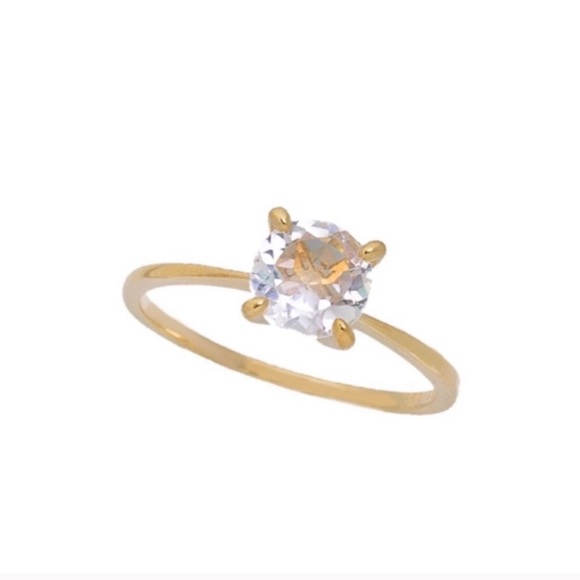 Jewelry - WHITE TOPAZ RING